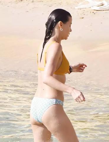Kim der 55 yaşında diye Ünlü şarkıcı spor yaparken görüntülendi