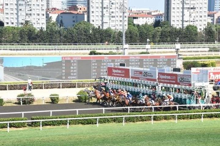 Gazi’de şıklık yarışı Spor, iş, sanat, cemiyet ve magazin dünyası buluştu