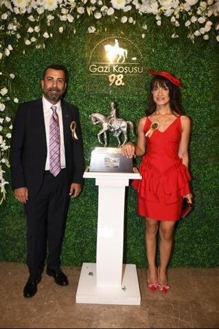 Gazi’de şıklık yarışı Spor, iş, sanat, cemiyet ve magazin dünyası buluştu