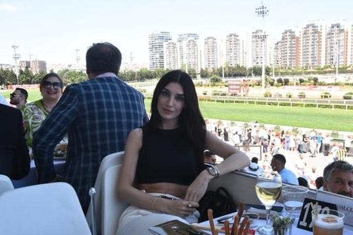 Gazi’de şıklık yarışı Spor, iş, sanat, cemiyet ve magazin dünyası buluştu