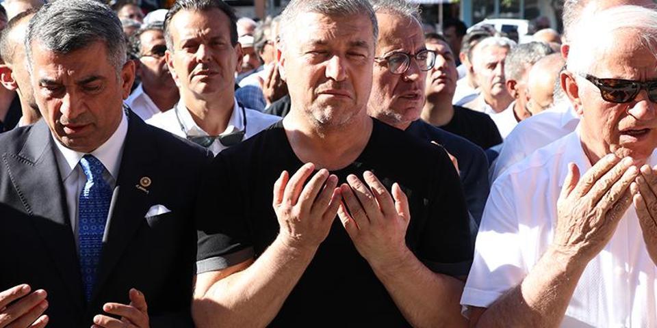 İsmail Küçükkayanın acı günü: Annesine böyle veda etti