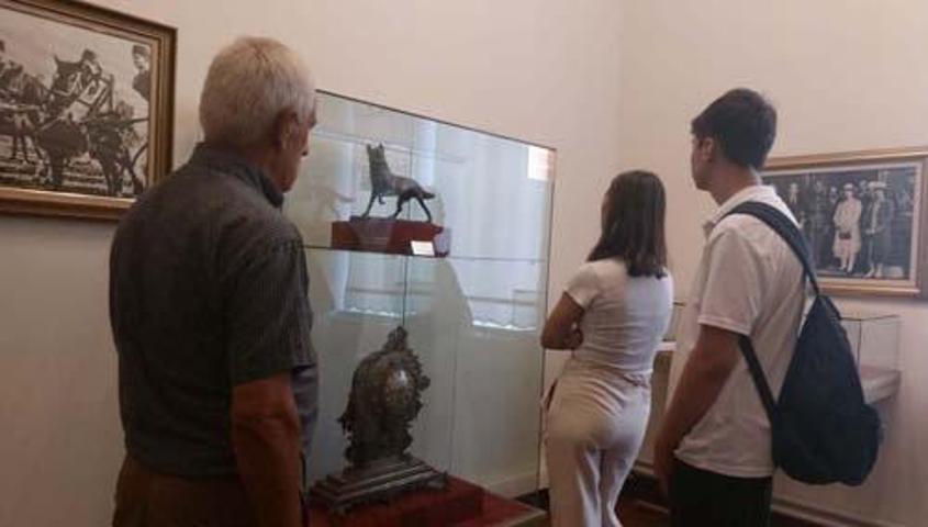 Merih Demiral’a ceza sonrası müzedeki Bozkurt heykeline ilgi arttı