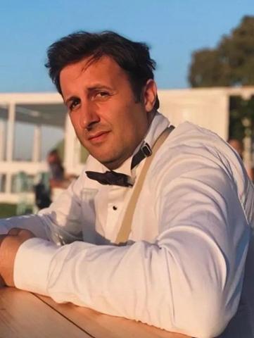 Geniş Ailenin Mürseliydi Bir süre önce çiftlik kuran İlker Ayrık şimdi de ticarete atılıyor