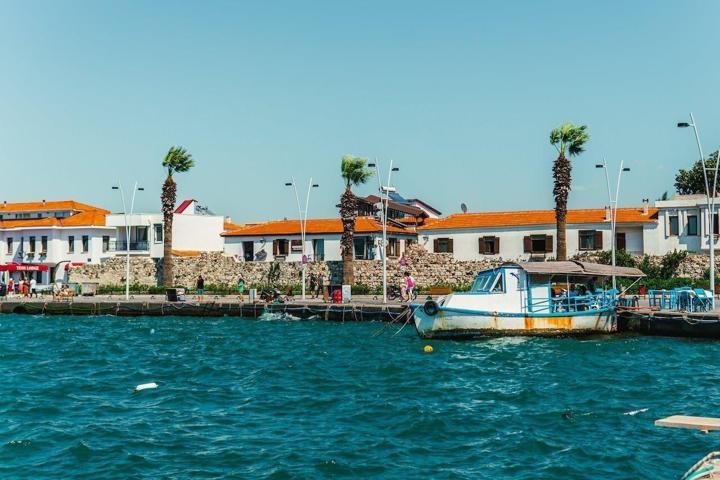 Kapıda vize uygulaması sunan Yunan adalarını gündemden düşürdü Türkiye’nin en ucuz tatil yeri: Yazlıkçıların yeni adresi
