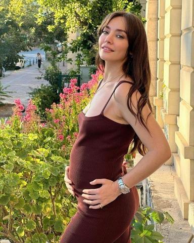 La Pasion Turcanın yıldızı Zeynep Tuğçe Bayat ve Cansel Elçin bebek bekliyor Müjdeli haberi böyle duyurdular
