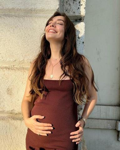 La Pasion Turcanın yıldızı Zeynep Tuğçe Bayat ve Cansel Elçin bebek bekliyor Müjdeli haberi böyle duyurdular