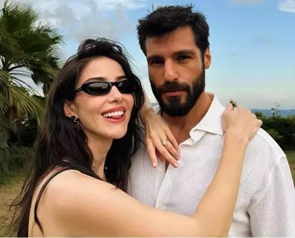 Serkan Çayoğlu ve Özge Gürelden evlilik yıl dönümü kutlaması