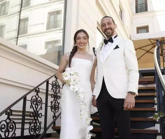 Merve Dizdar aşka geldi SOSYAL MEDYAYI SALLAYAN POZ