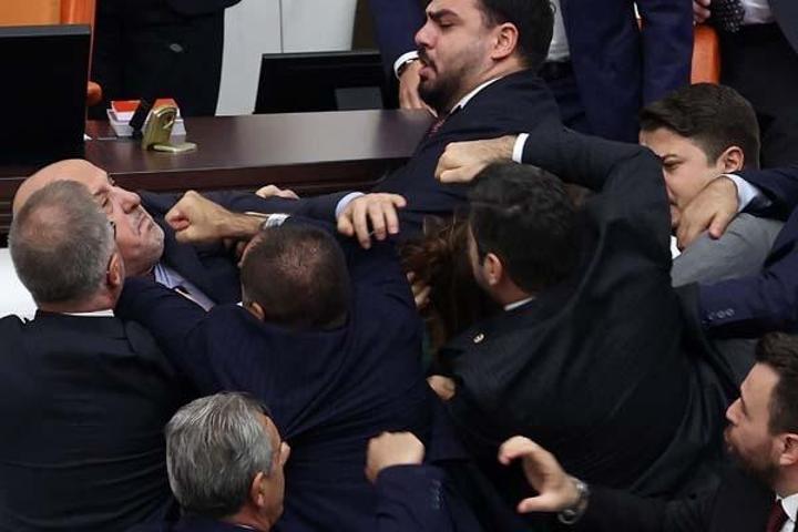 Can Atalay oturumunda kavga || Olay bu noktaya nasıl geldi Neler yaşandı Abdulkadir Selvi yazdı...