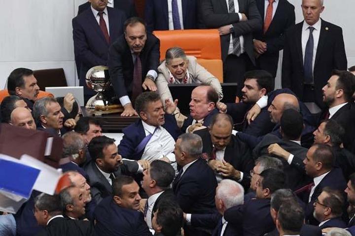 Can Atalay oturumunda kavga || Olay bu noktaya nasıl geldi Neler yaşandı Abdulkadir Selvi yazdı...