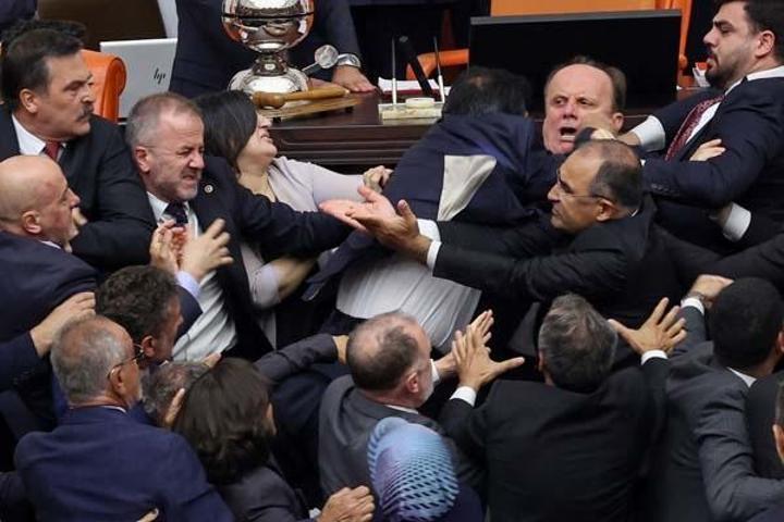 Can Atalay oturumunda kavga || Olay bu noktaya nasıl geldi Neler yaşandı Abdulkadir Selvi yazdı...