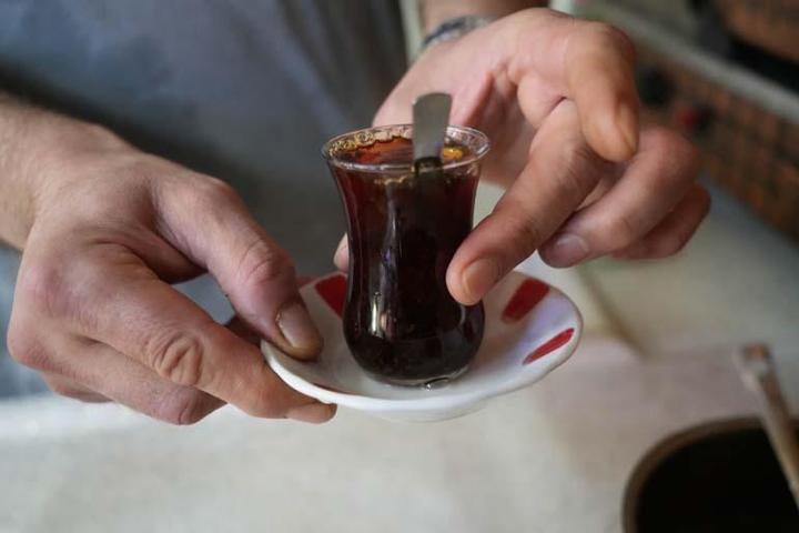 Çaya bal katarken buna dikkat Bağışıklık sistemini güçlendiriyor...