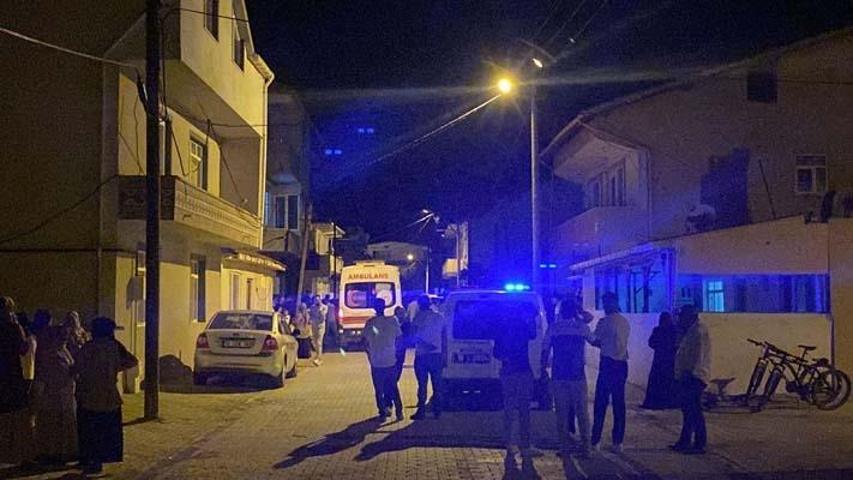 Baba kızını boğdu, cansız bedeni anne kanepenin içinde buldu