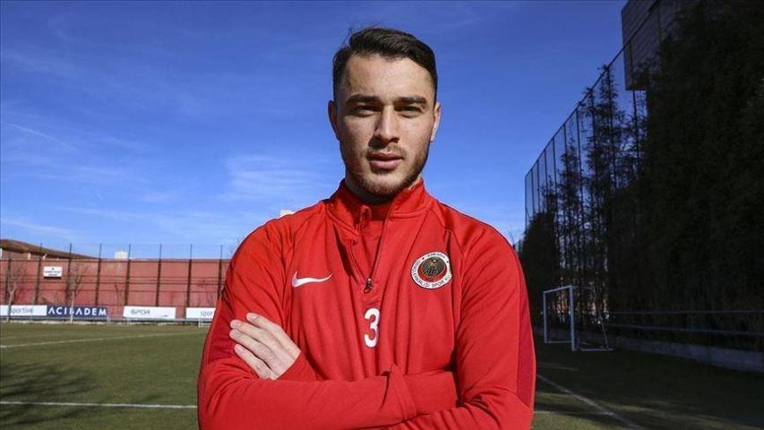 Çaykur Rizespor kalecisi Gökhan Akkan, Fenerbahçe maçında eleştiri yağmuruna tutuldu Taraftarlar sahada yuhaladı...