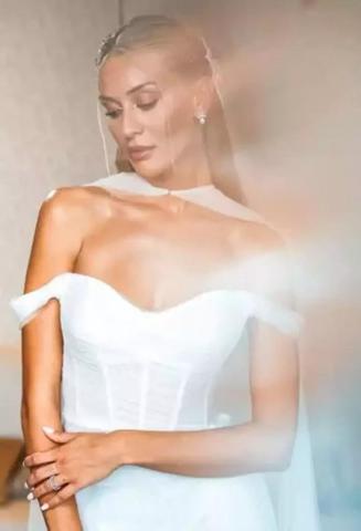YILIN DÜĞÜNÜ: Acun Ilıcalı ile Ayça Çağla Altunkaya evlendi... Gelin arabası teknesi olay oldu Spor, sanat ve cemiyet dünyasını buluşturan düğünde şıklık yarışı