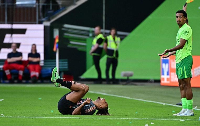 Bayern Münihte Sacha Boey gelişmesi Genç yıldızdan kötü haber...