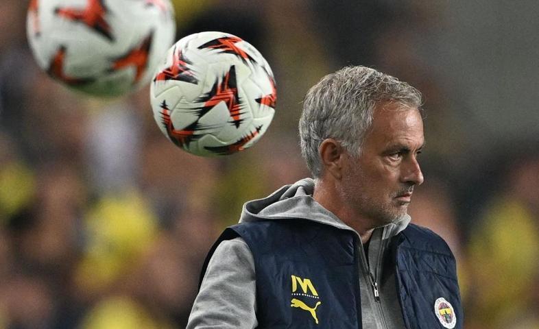 Pep Guardiola, Jose Mourinhonun sert cevabı sonrası özür diledi