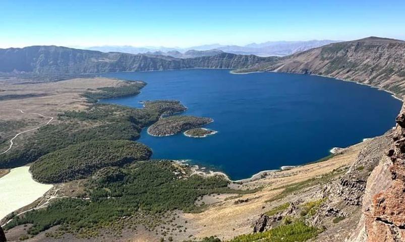Ahlatlı gezginlerden Nemrut Kalderası zirvesine doğa yürüyüşü