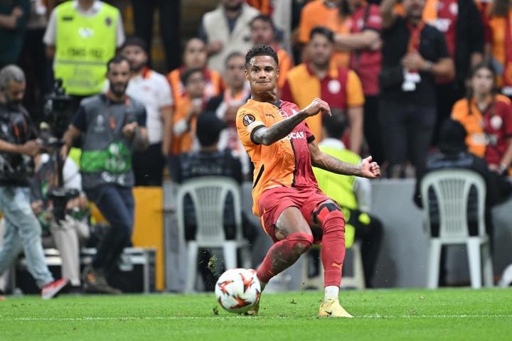 Galatasarayın sakat raporu gönderdiği Ismail Jakobs için Senegalden açıklama Milli takıma alındı...