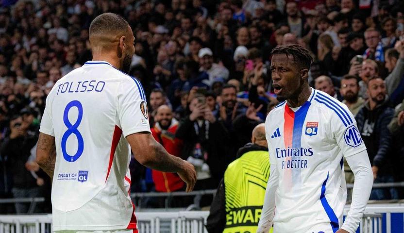 Wilfried Zaha’ya bir şok da Lyon’dan