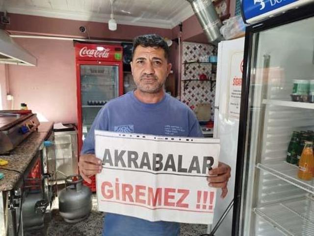 Bir garip pankart Sebebi şaşkına çevirdi