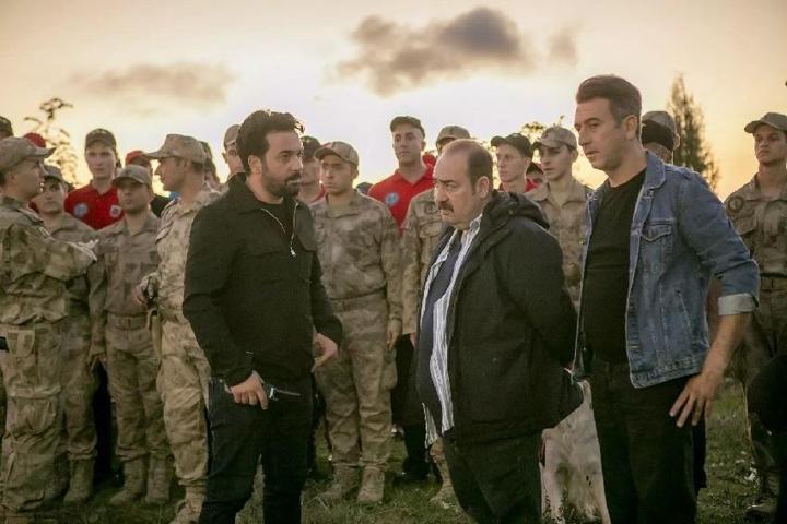 Arka Sokakların Rıza Babası Zafer Ergin ile Mesut Komiseri Şevket Çoruh sosyal medyayı salladı: NARİN BİR FİDAN GİBİ