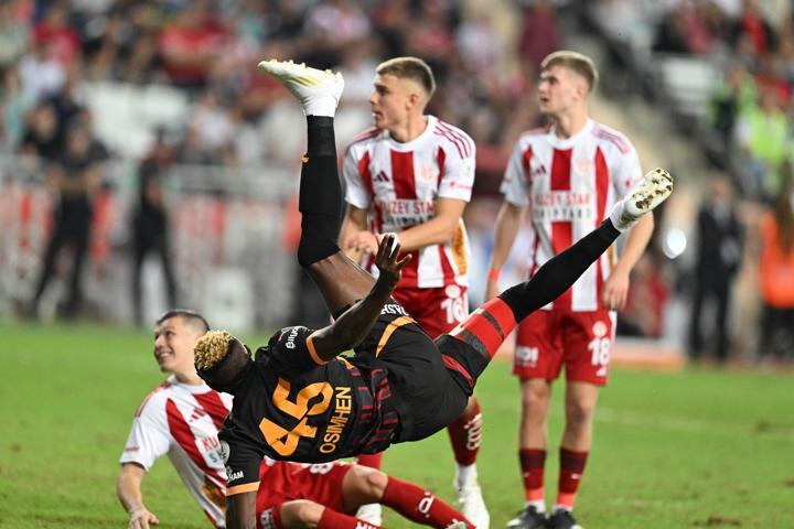 Galatasaraylı Victor Osimhenin röveşatası dillere destan oldu: Dünya devlerinin iştahı kabardı
