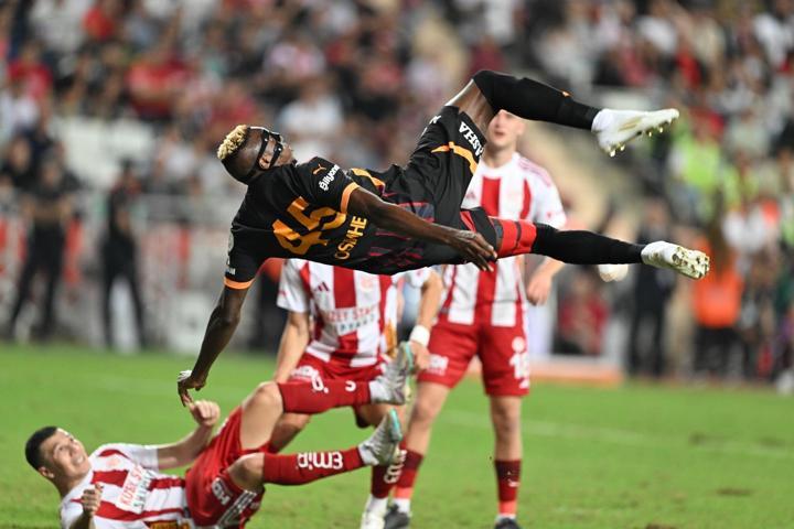 Galatasaraylı Victor Osimhenin röveşatası dillere destan oldu: Dünya devlerinin iştahı kabardı