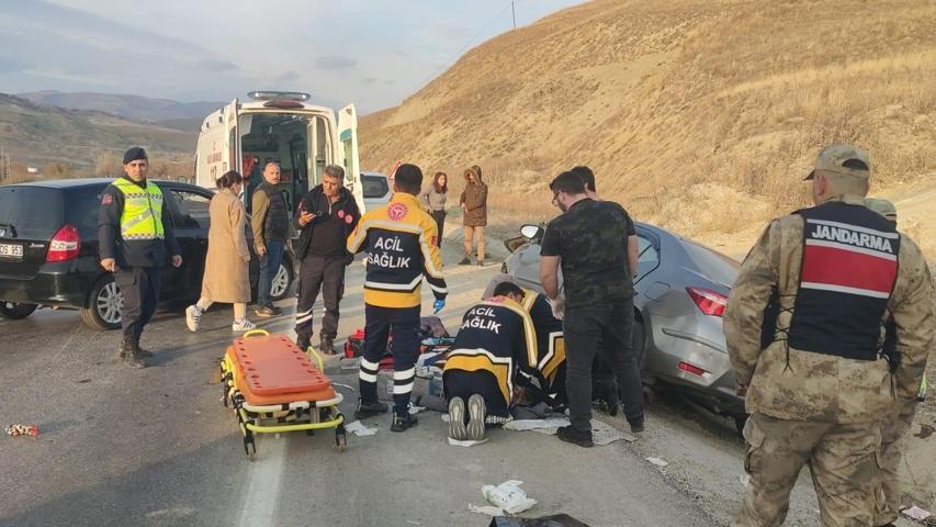 Erzurumdaki kazada can pazarı yaşandı: 2 ölü, 3 yaralı