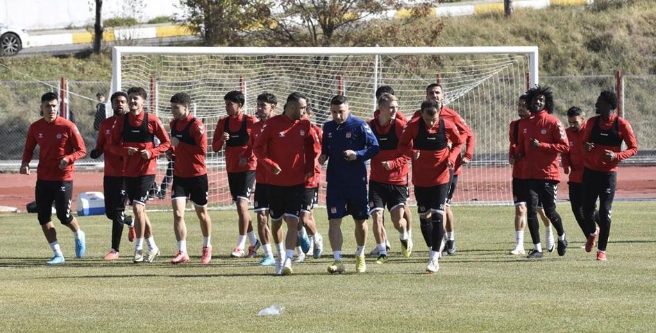 Sivassporda Rize maçının kahramanı Noah Sonkodan, Fenerbahçeye gözdağı