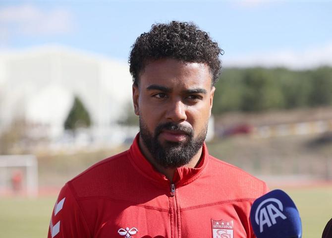 Sivassporda Rize maçının kahramanı Noah Sonkodan, Fenerbahçeye gözdağı