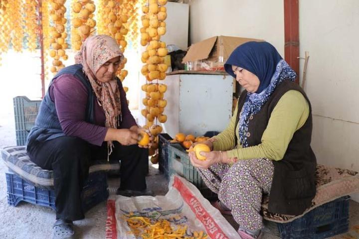 ADETA DOĞAL İLAÇ İçinde A, C ve B vitaminleri, potasyum, manganez var. Yaşı da kurusu da kapış kapış tüketiliyor... Verimi yüzde 40 arttı