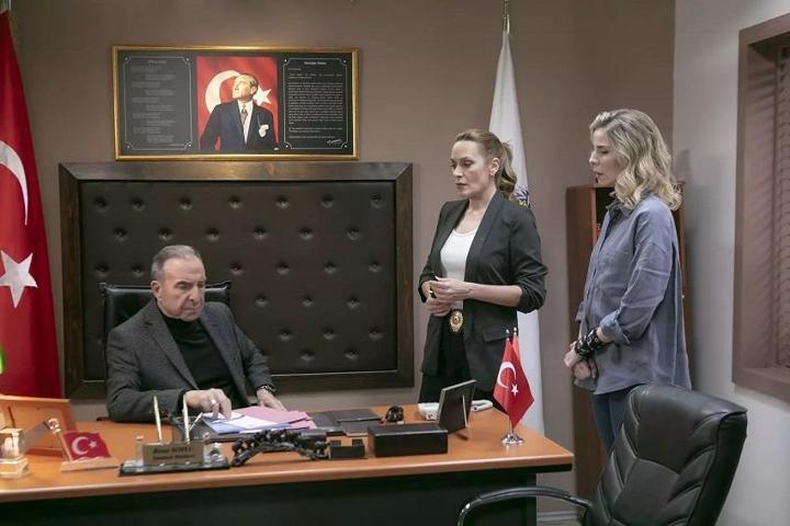 Kim der ki 82 yaşında Arka Sokakların Rıza Babası Zafer Ergin gençlere taş çıkarttı: YİNE KARİZMANIZDAN ÖDÜN VERMİYORSUNUZ