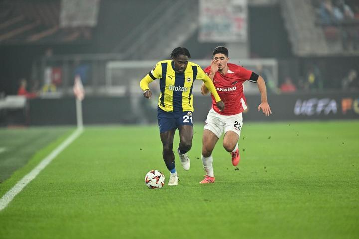 SON DAKİKA TRANSFER HABERİ | Fenerbahçede sözleşmesi sona erecek olan Bright Osayi-Samuelden, Galatasaraya yanıt