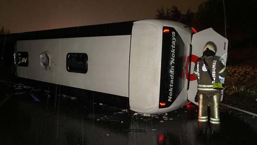 SON DAKİKA İstanbul, Bayrampaşada yolcu otobüsü devrildi: Ölü ve yaralılar var...