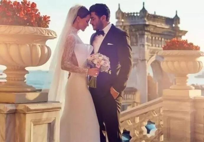 Uğur Akkuş’tan boşanacak olan Ebru Şallı’dan yeni açıklama HAYATIMDA YENİ BİR DÖNEM BAŞLIYOR