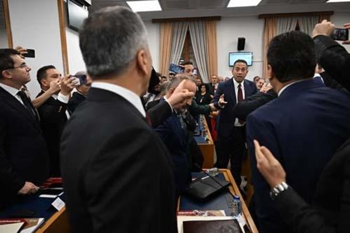 Mecliste Bakan Yerlikayanın önüne barikat Abdulkadir Selvi yazdı: İsmet Paşa’nın ismini çok yâd ediyorum