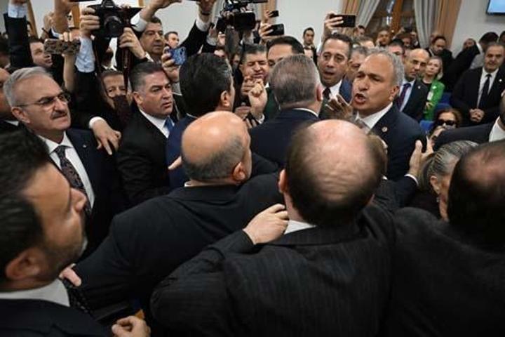 Mecliste Bakan Yerlikayanın önüne barikat Abdulkadir Selvi yazdı: İsmet Paşa’nın ismini çok yâd ediyorum