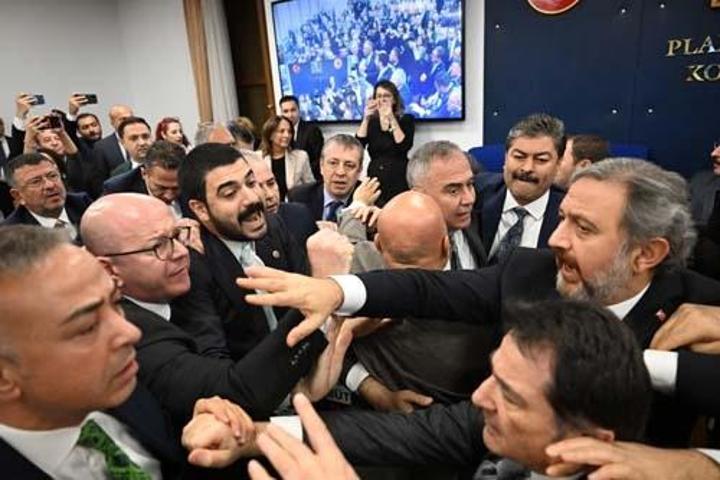 Mecliste Bakan Yerlikayanın önüne barikat Abdulkadir Selvi yazdı: İsmet Paşa’nın ismini çok yâd ediyorum