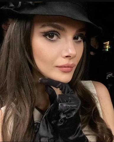 Uzak Şehirin Alyası Sinem Ünsal güzellik sırrını verdi Yaz, kış hiç aksatmam