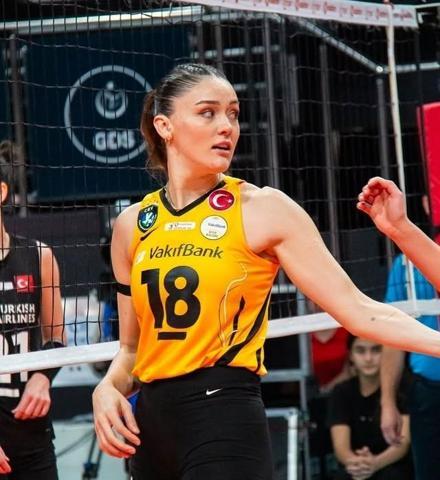 14 GÜNDE 7 KİLO VERDİREN DİYET Milli voleybolcu Zehra Güneş meğer böyle zayıflamış: Perhizin 1. ve 2. haftasında...