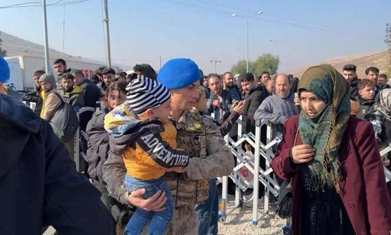 Türkiyede Misafir olan Suriye Vatandaşları Özgür Suriyeye Dönüş Yolunda: Türkiye Bize Kapılarını Açtı, Teşekkürler