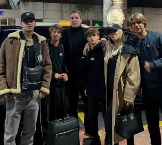 AMAN GALATASARAYIN YILDIZI ICARDİ GÖRMESİN Wanda Nara, sevgilisi L-Gante ve ilk kocasıyla aynı karede