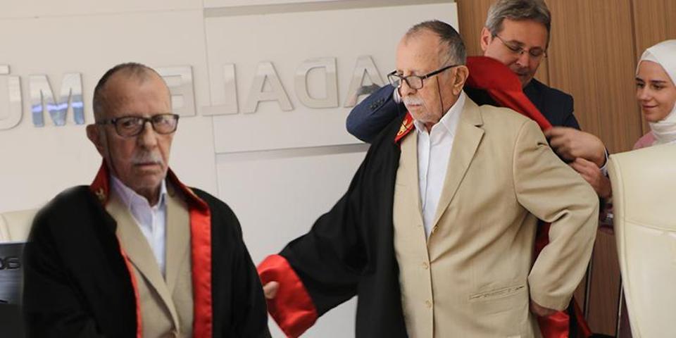 Çocukluk hayali 87 yaşında gerçek oldu Cübbe giyip dava yönetti