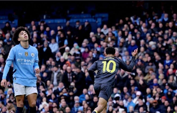 Manchester City’de çöküş sürüyor Bir darbe de Everton’dan