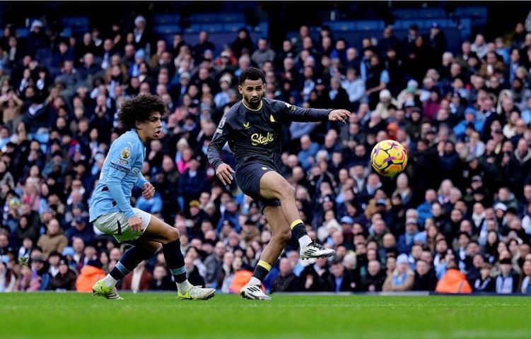 Manchester City’de çöküş sürüyor Bir darbe de Everton’dan