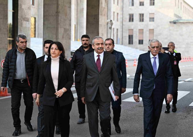 TBMM Başkanı Kurtulmuş, DEM Parti heyetini kabul etti: İşte görüşmeden ilk kareler