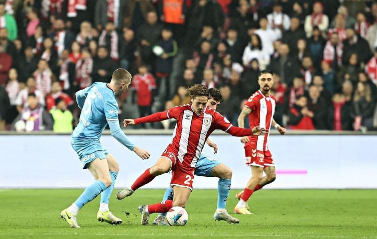 Karadeniz derbisinde Samsunspor, Trabzonspor’u mağlup etti