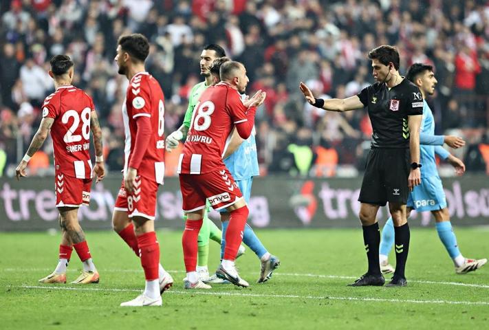 Tarihin en kötü Trabzonsporu Yine olmadı, çözüm bulunamıyor...