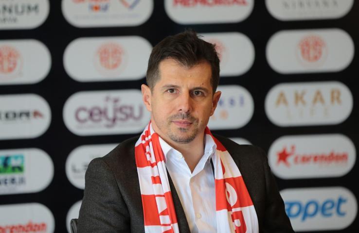 Antalyasporda Emre Belözoğluna imza töreni 1.5 yıllık sözleşmeye imza attı...